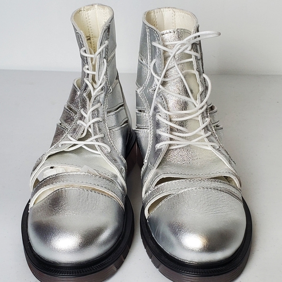 Stiu W Concept Silver Leather Ankle Boots - Picture 2 of 8